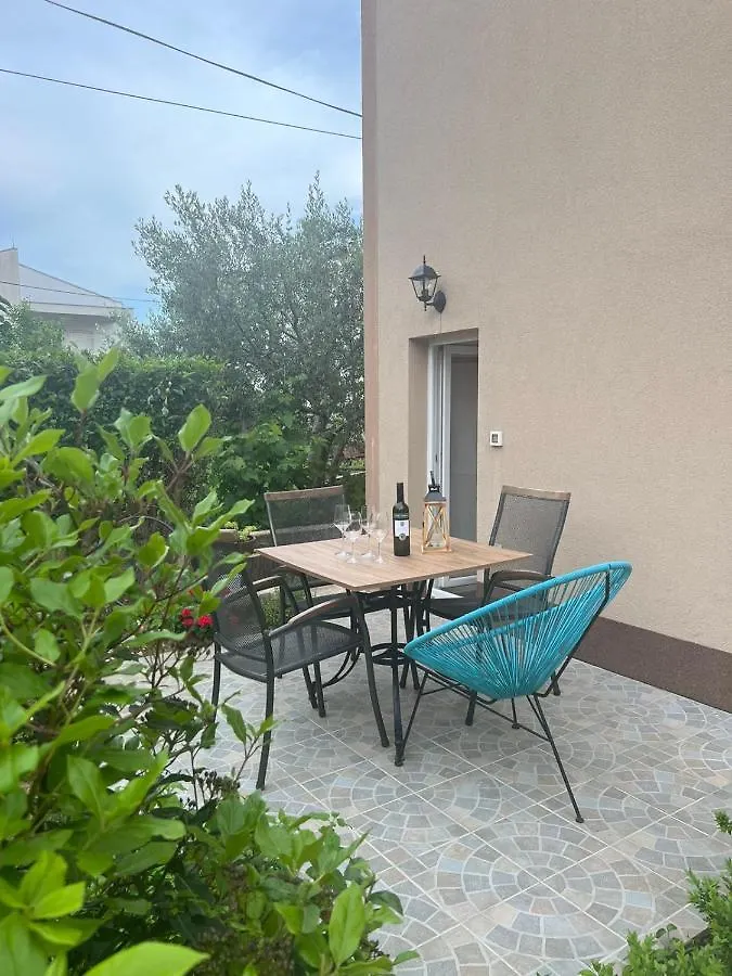 Apartment Luna Zara 0*,